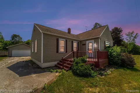 7513 W Coldwater Rd, Flushing, MI 48433