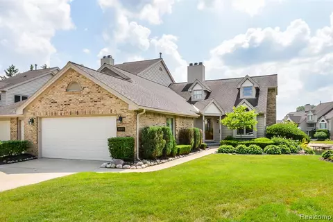18199 Blue Heron Dr E, Northville, MI 48168