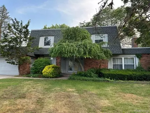 2292 Geyer, Lake Orion, MI 48360