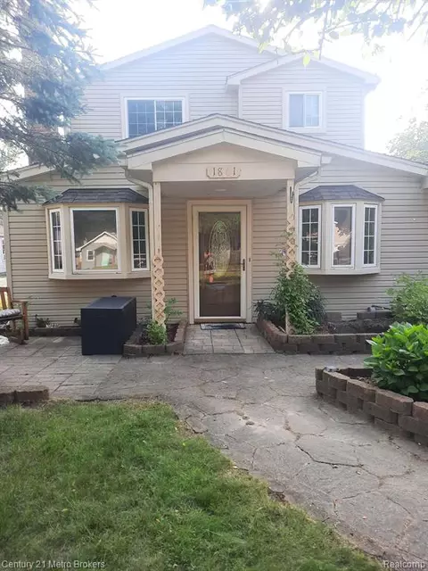 1861 Birchcrest Rd, Waterford, MI 48328