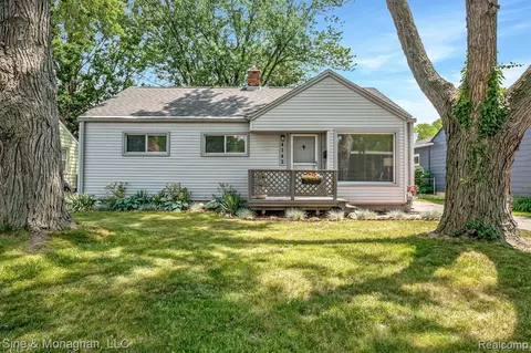 4142 Royal Ave, Berkley, MI 48072