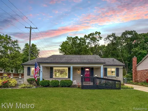 10007 Continental Dr, Taylor, MI 48180