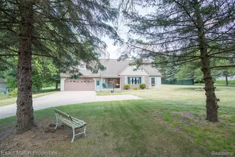 3916 Gregory Rd, Lake Orion, MI 48359