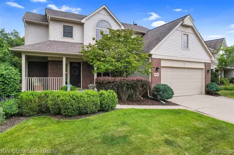 28930 Hearthstone Dr, Novi, MI 48377