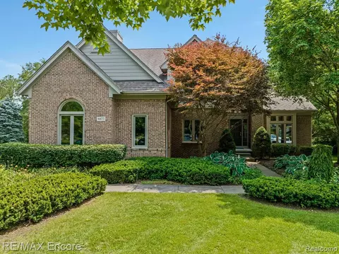 6677 Weston Ct, Clarkston, MI 48348