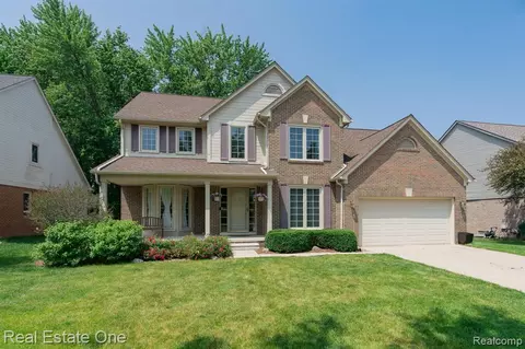 4221 Renee Dr, Troy, MI 48085