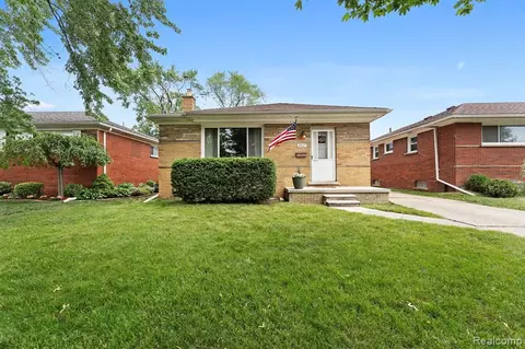 862 Champaign Rd, Lincoln Park, MI 48146