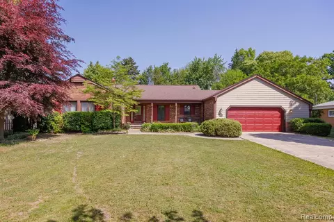 45460 Lilac Ln, Belleville, MI 48111