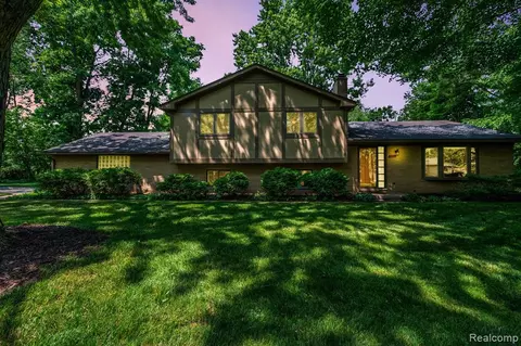 19829 Doris St, Livonia, MI 48152
