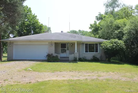 951 Slocum Dr, Auburn Hills, MI 48326