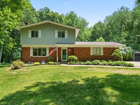 7530 Dilley Rd, Davisburg, MI 48350