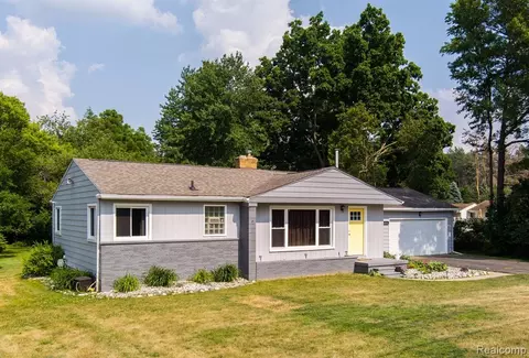 5028 Tahquamenon Trl, Flushing, MI 48433