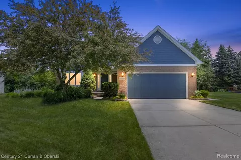 21888 Dunnabeck, Novi, MI 48374