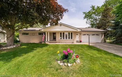 3788 Rutherford Ct, Waterford, MI 48329