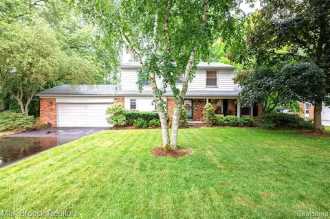 31444 Waltham Dr, Beverly Hills, MI 48025