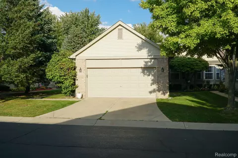 41114 Bermuda Dr, Sterling Heights, MI 48314