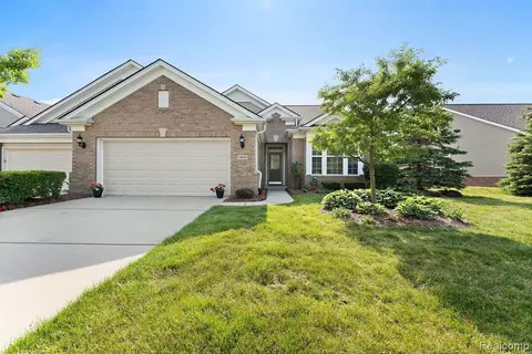 24510 Sand Lake Ln, Brownstown, MI 48134