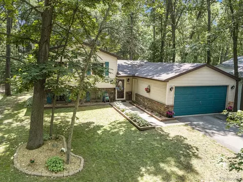 2936 Ward Ave, Pinckney, MI 48169