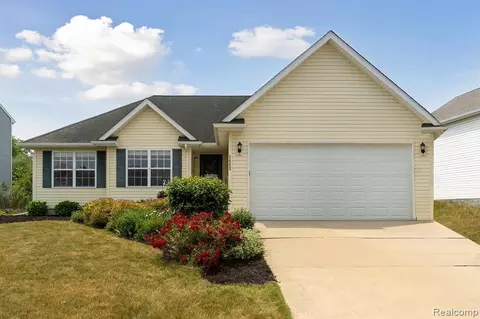 3462 Amber Oaks Dr, Howell, MI 48855