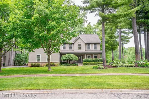 1485 Woodhurst Ct, Howell, MI 48843
