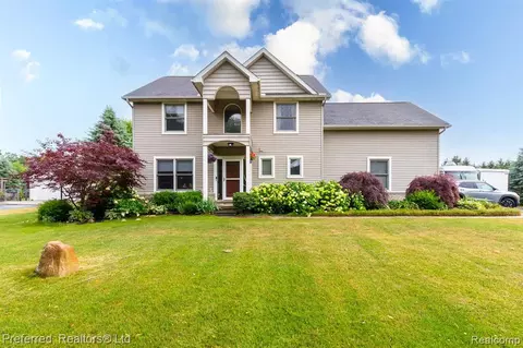 9731 Fountain Ln, Fowlerville, MI 48836