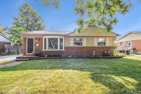 19486 Donna St, Livonia, MI 48152