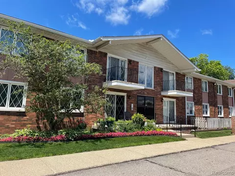 54779 Shelby Rd #79, Shelby Township, MI 48316