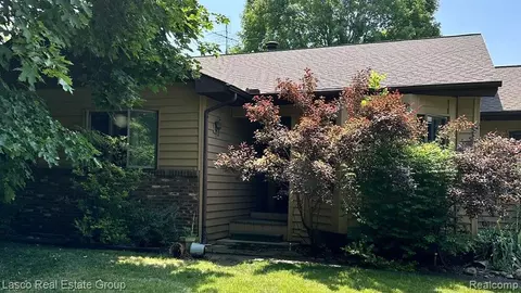 9357 Hill Rd, Swartz Creek, MI 48473