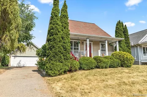 424 Ventnor, Howell, MI 48843