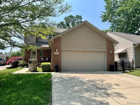 22436 Arcadia St, Saint Clair Shores, MI 48082