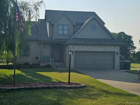 25110 Bernadine, New Boston, MI 48164
