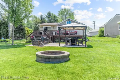 1915 Oakland, Highland, MI 48356