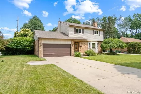23092 Lake Way, Farmington, MI 48336