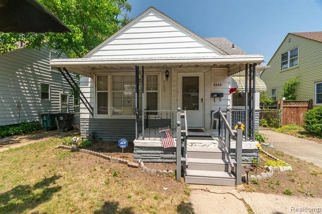 8580 Saratoga St, Oak Park, MI 48237