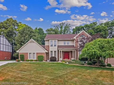 39038 Plumbrook Dr, Farmington Hills, MI 48331