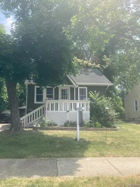 8527 Leroy St, Oak Park, MI 48237