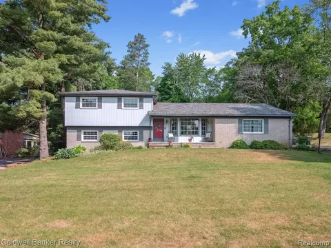 6470 Waterford Hill Ter, Clarkston, MI 48346