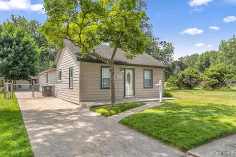 6816 Marvin St, Taylor, MI 48180