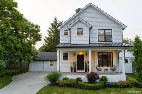 2254 Earlmont Rd, Berkley, MI 48072
