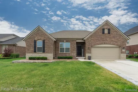 17838 Hogan Dr, Macomb, MI 48042