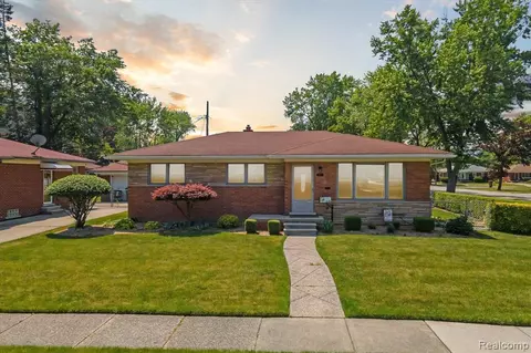 23825 Marine Ave, Eastpointe, MI 48021