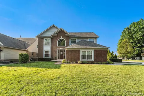 13853 Wellington Dr, Sterling Heights, MI 48313