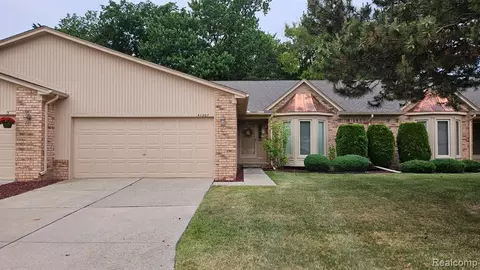 41207 Whispering Oaks Dr #18, Clinton Township, MI 48038