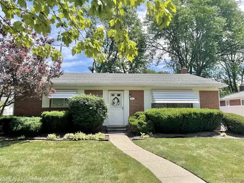 3632 Parkway Dr, Royal Oak, MI 48073