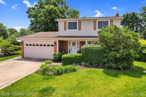 34024 Colonial Ct, Sterling Heights, MI 48312