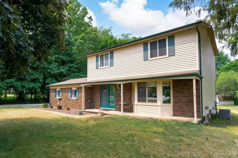 3305 Harvey Lake Rd, Highland, MI 48356