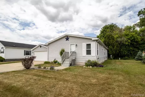141 Ashley Cir, Swartz Creek, MI 48473