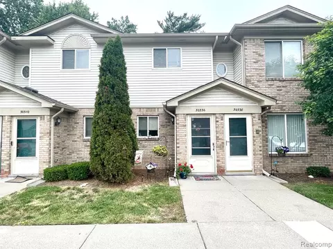 30336 Wedgewood Cir, Roseville, MI 48066