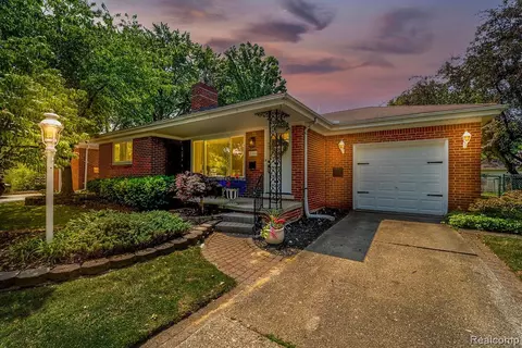 21644 Louise St, Saint Clair Shores, MI 48081