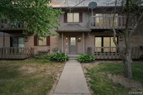 1162 Hillcrest Dr, Oxford, MI 48371